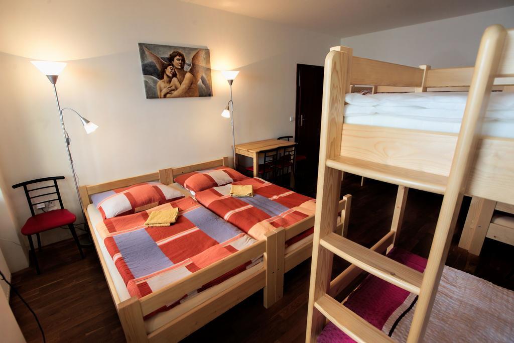 Hostel Singer Pub Budweis Zimmer foto